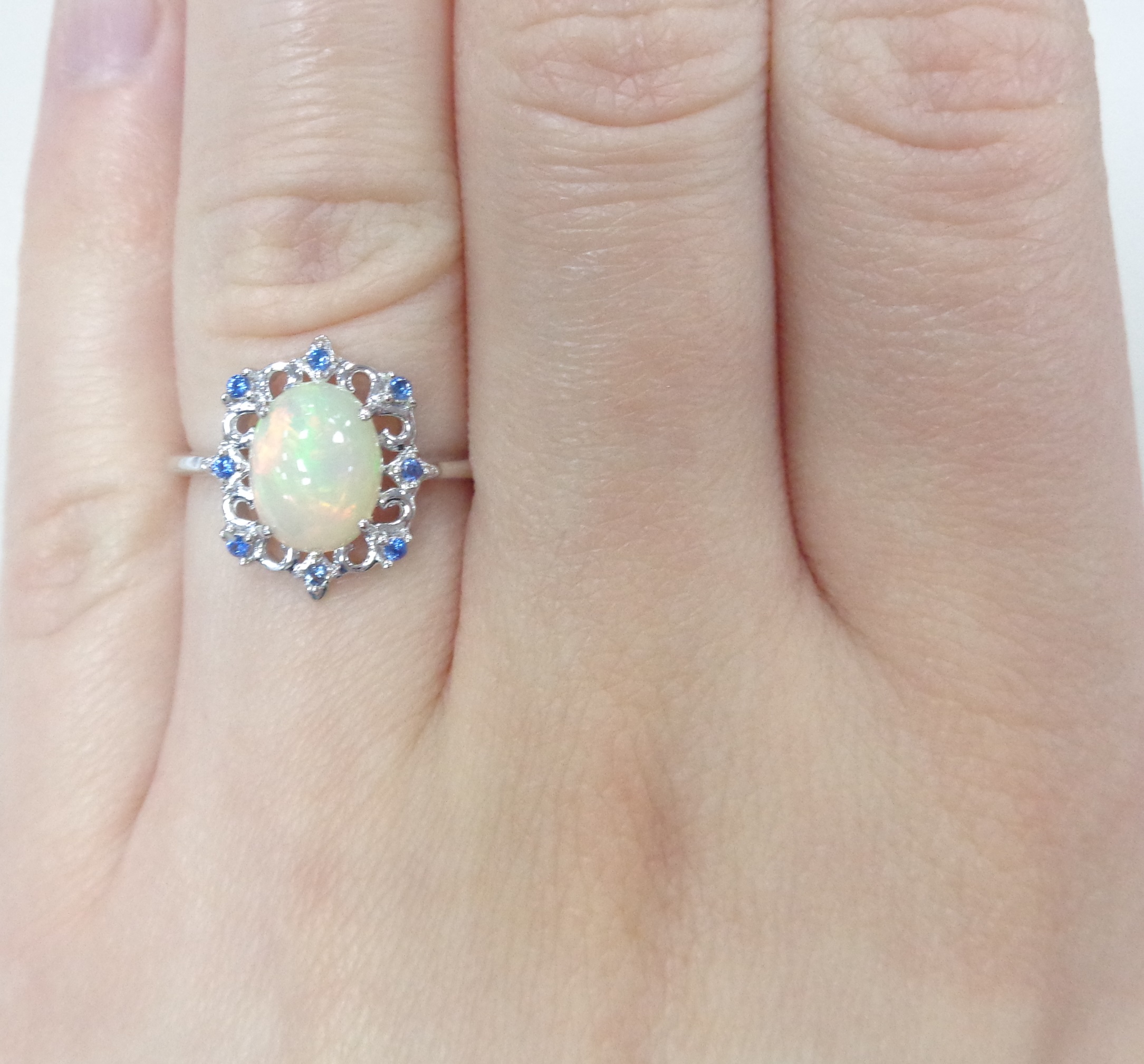 Серебряное кольцо с опалом